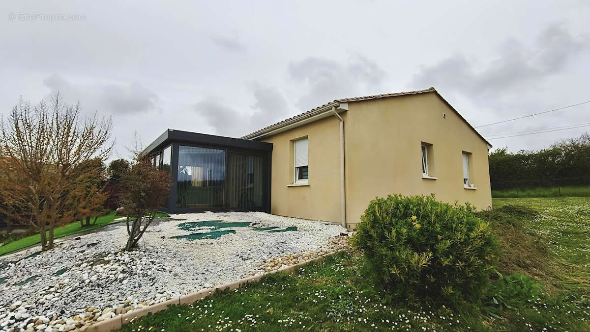 Maison à SAINT-MARTIAL-DE-MIRAMBEAU