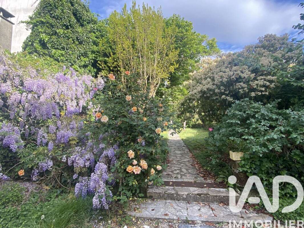 Maison 217 m² à Libourne  - photo 2