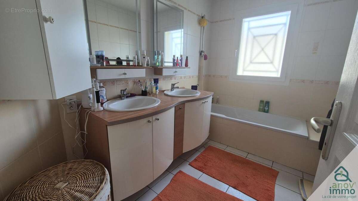 Maison à VOEUIL-ET-GIGET