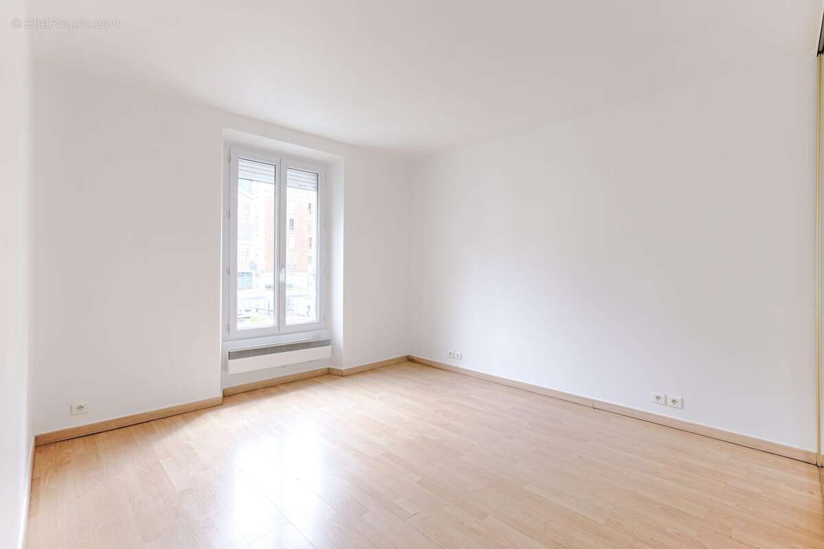 Appartement à LA GARENNE-COLOMBES