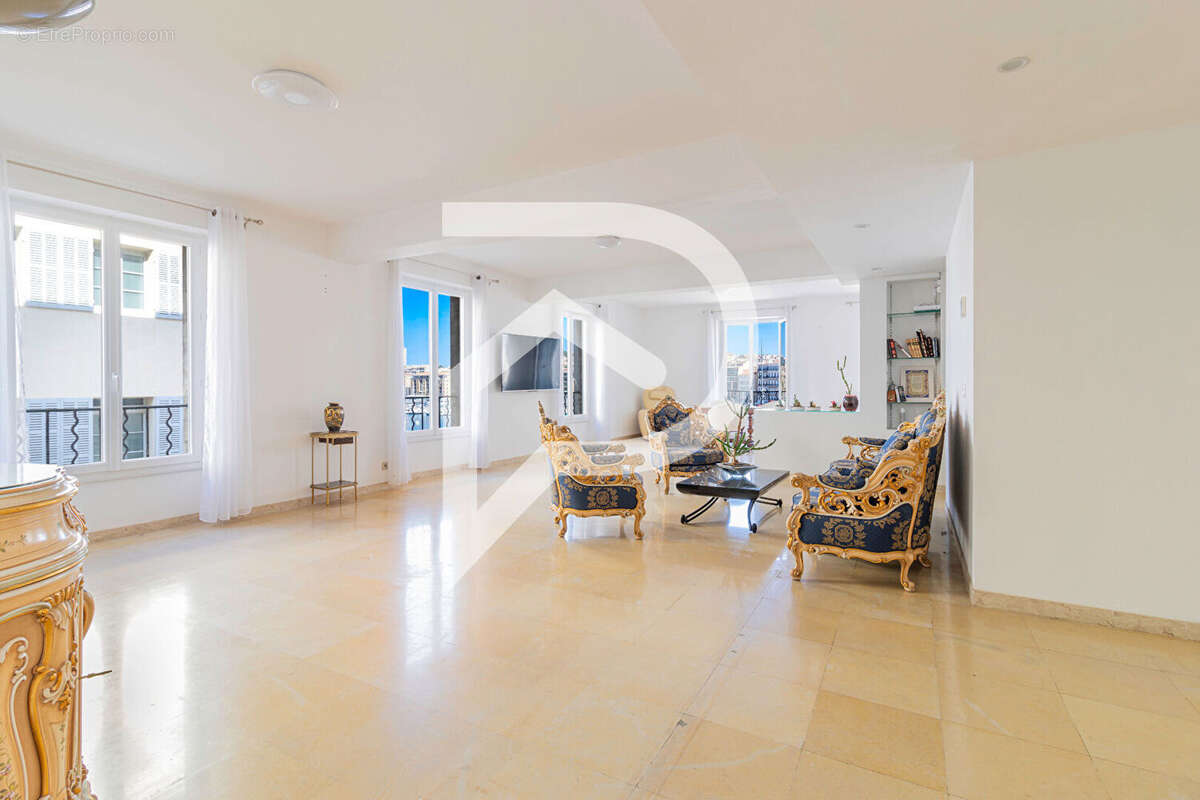 Appartement à MARSEILLE-1E