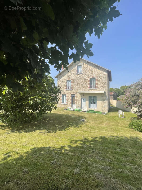 Maison à SAINT-DENIS-DES-MURS