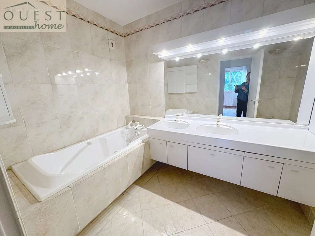 Appartement à CHARBONNIERES-LES-BAINS