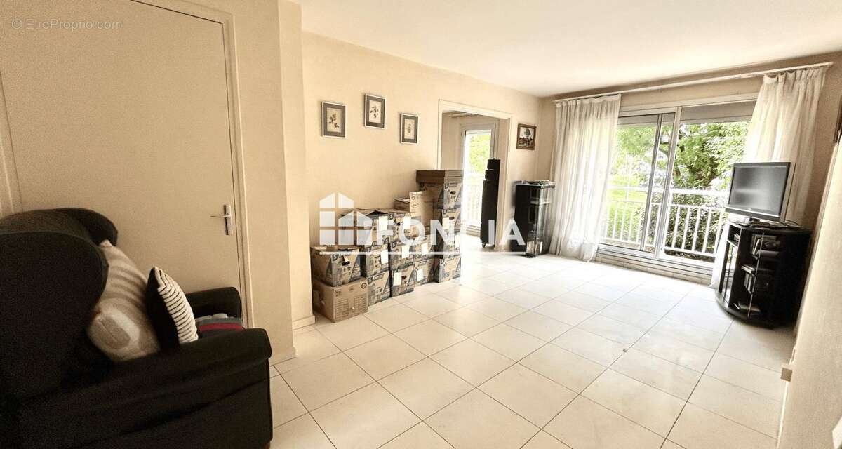 Appartement à FRESNES