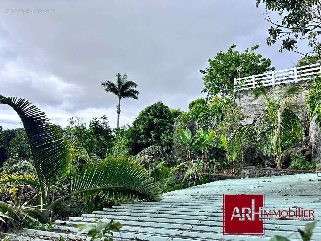 Terrain à LA POSSESSION