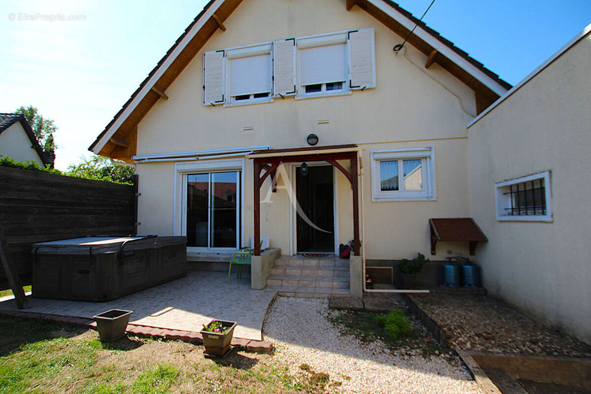 Maison à CHAILLES