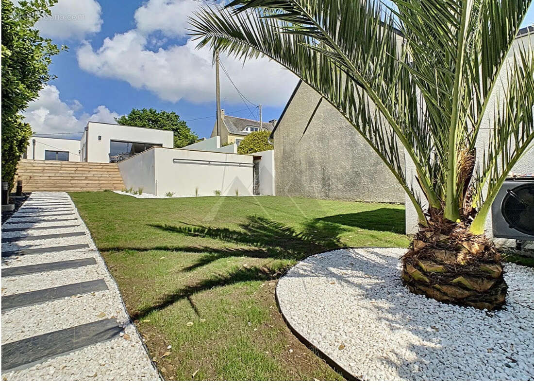 Maison à LE RELECQ-KERHUON