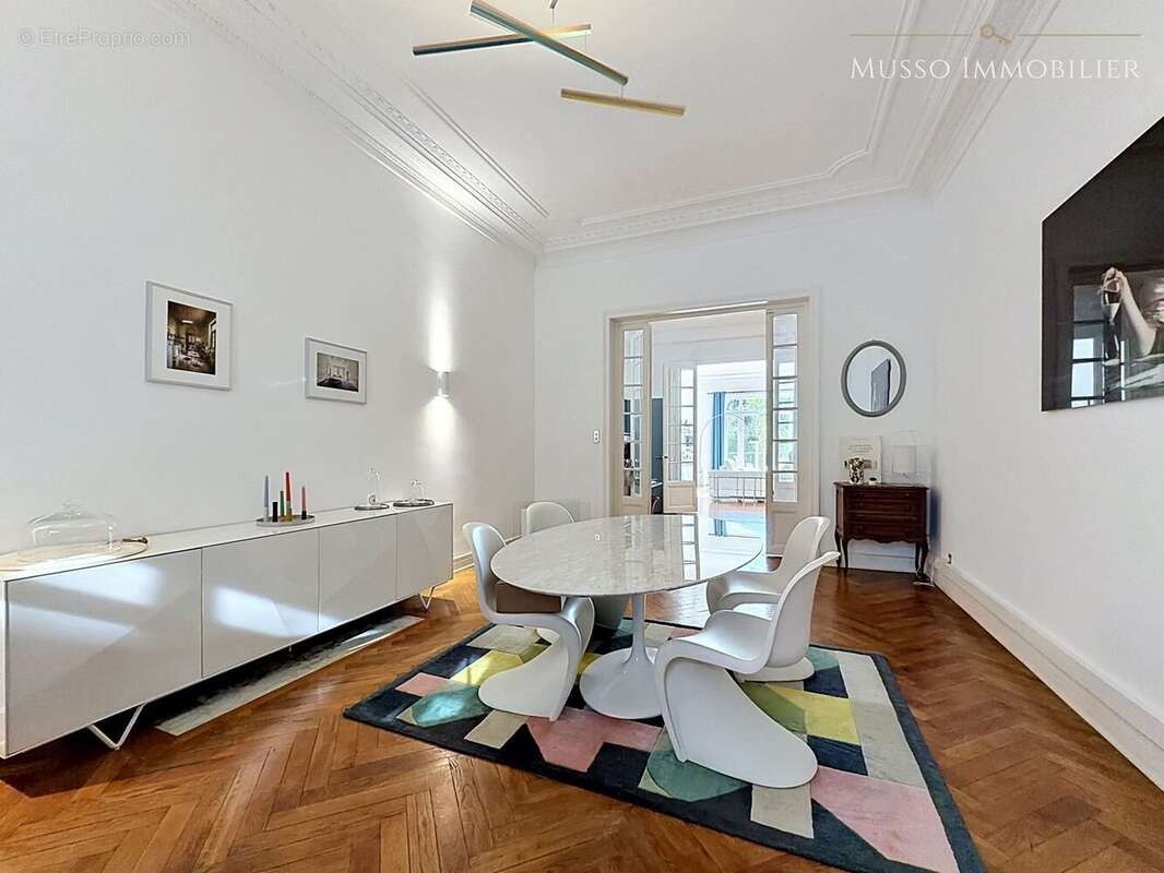 Appartement 252 m² à Marseille-8e  - photo 2