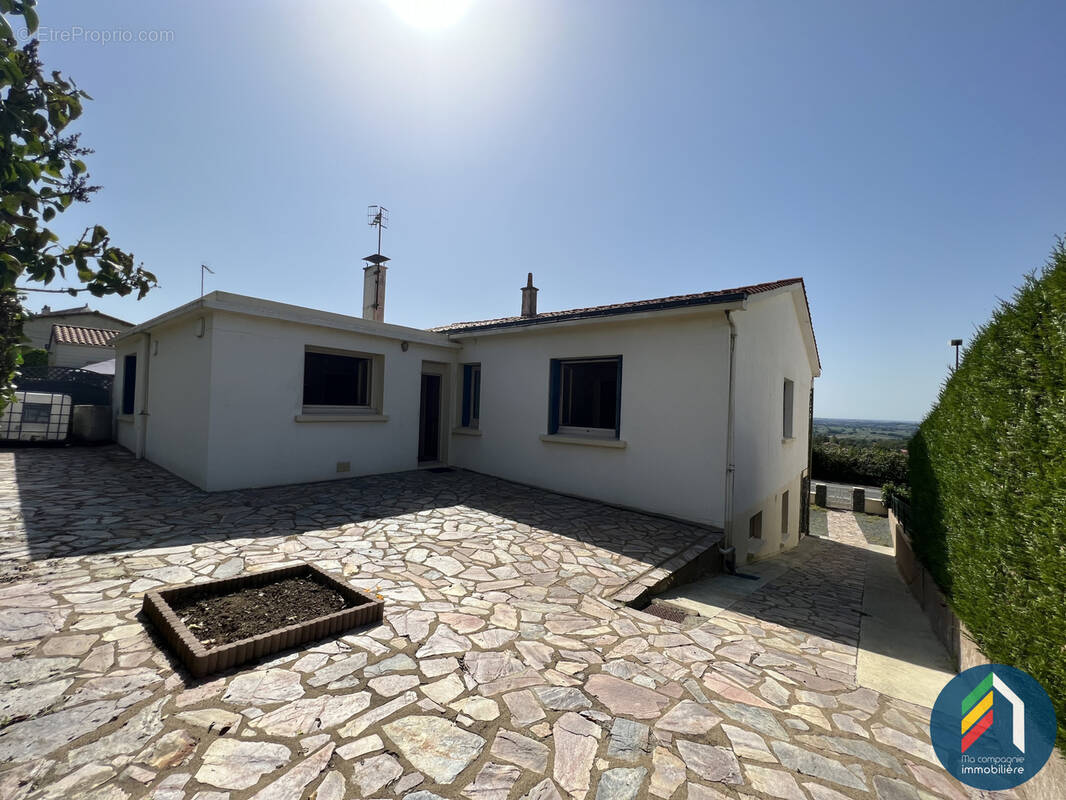 Maison à POUZAUGES