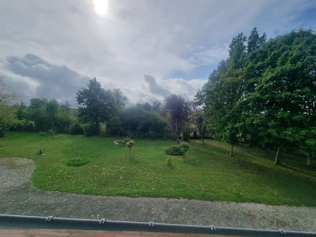 Maison à LE MELE-SUR-SARTHE