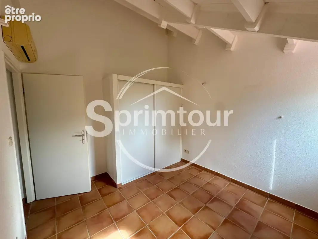 GOURBEYRE — Duplex T3, entièrement rénové avec vue sur les Saintes - photo 12