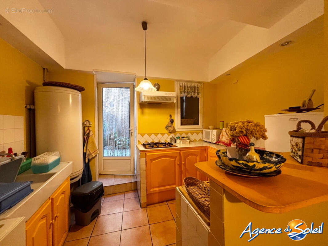 Maison à OPOUL-PERILLOS