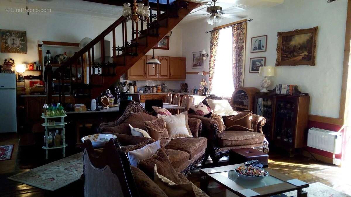 Grande maison familiale avec possibilité de revenus - photo 4