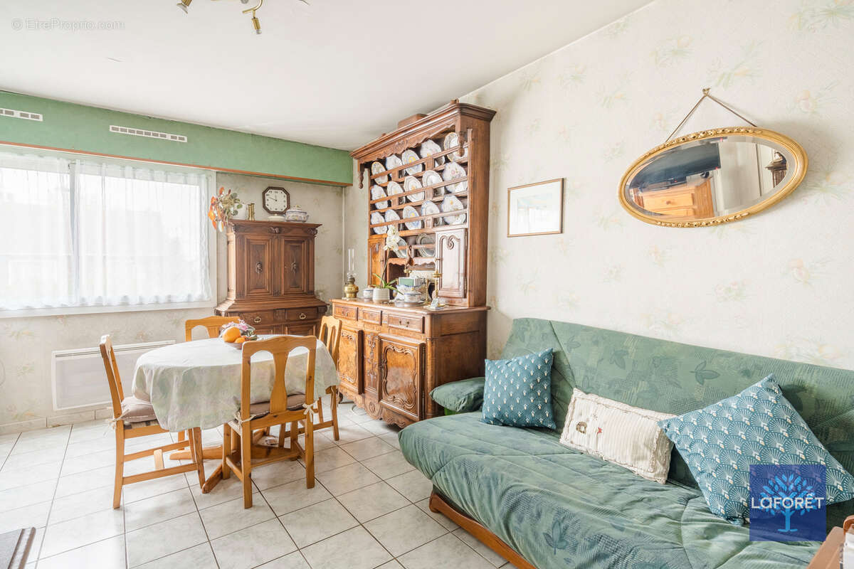 Appartement à LES PAVILLONS-SOUS-BOIS