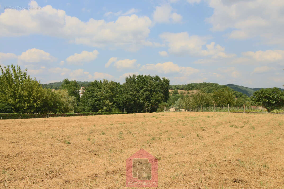 Terrain à PUY-L'EVEQUE