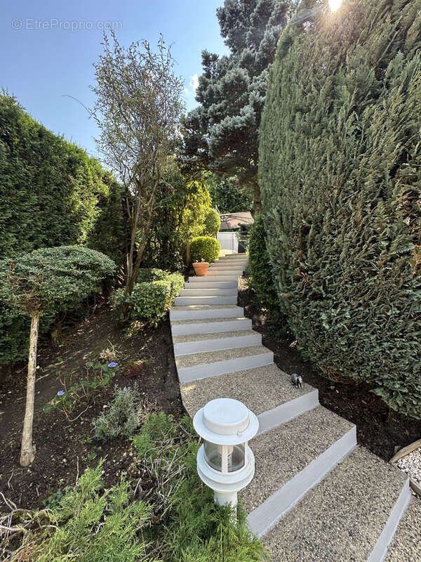 St Jean Bonnefond. Villa coups de coeur avec piscine - photo 18