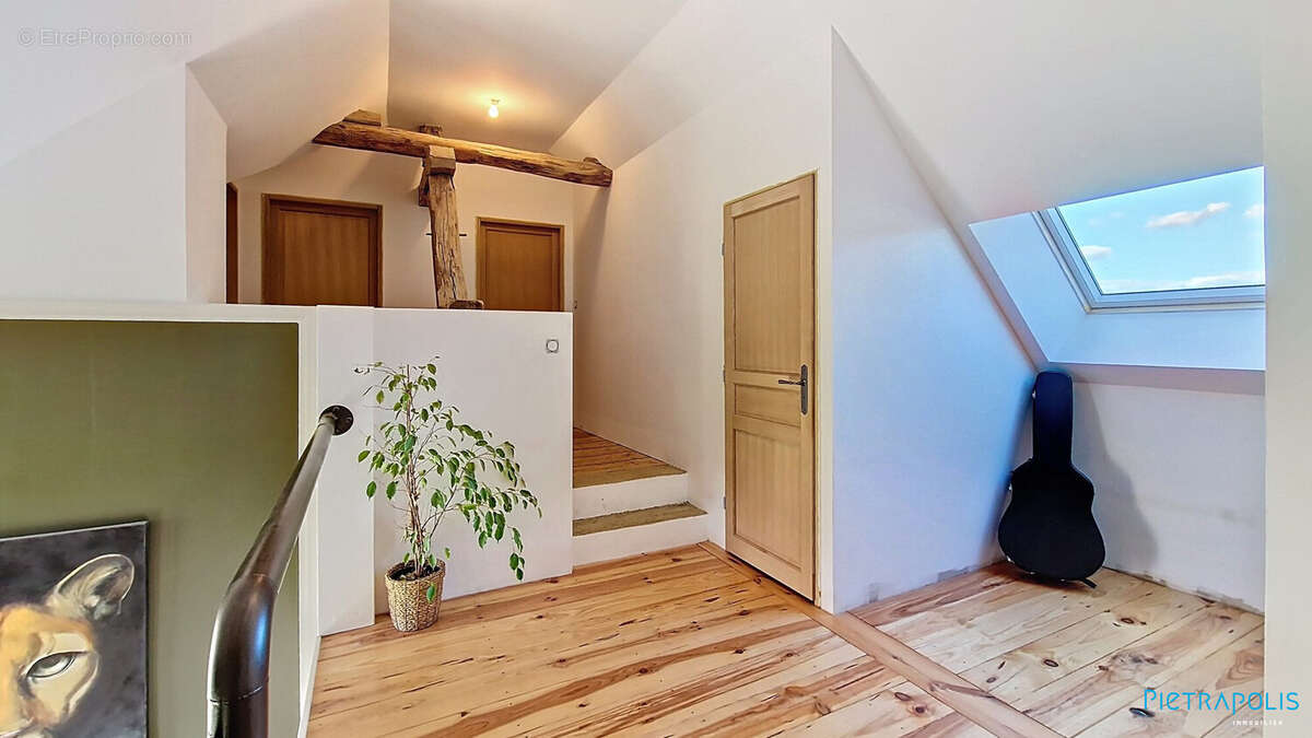 Maison 140 m² à La Chapelle-De-Bragny  - photo 6