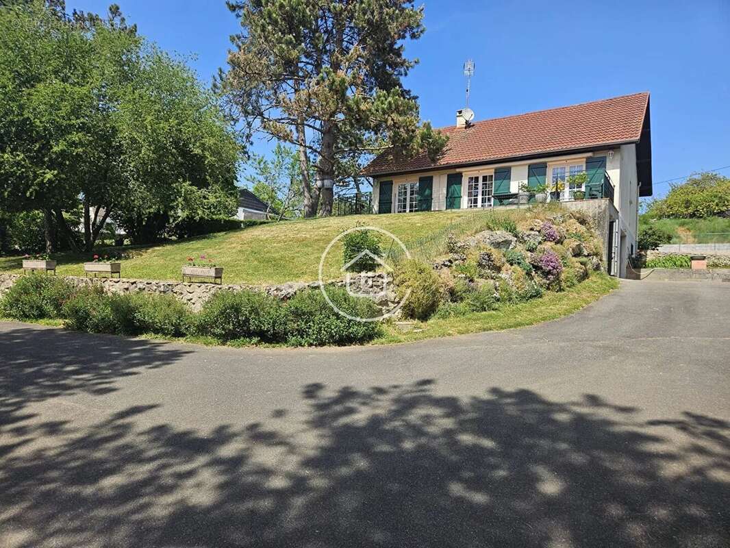 Maison à LA CHAPELLE-VENDOMOISE