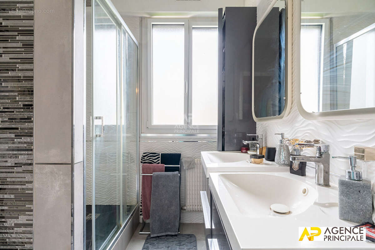 Appartement à LE MESNIL-LE-ROI