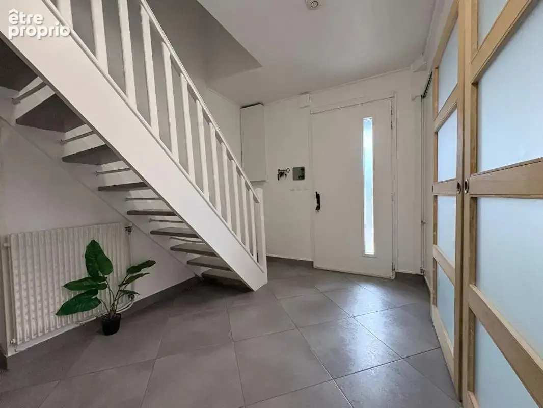 Maison familiale ,idéalement située en parfait état - photo 5