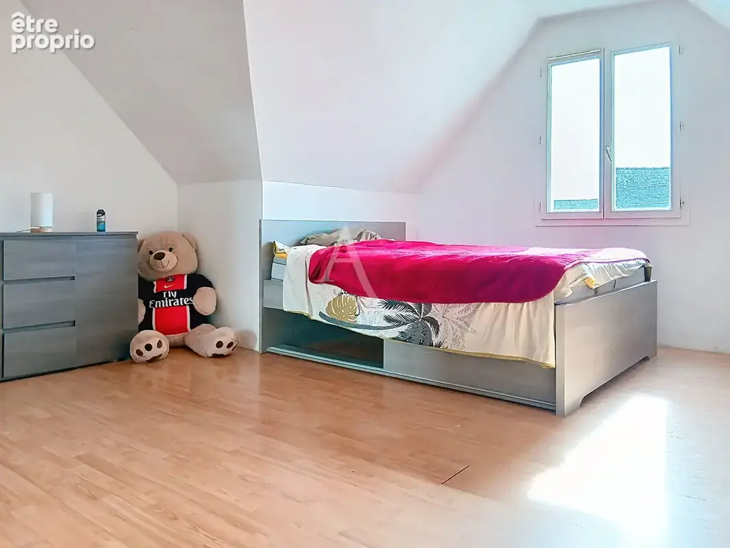 Maison familiale 137 m² - 5 chambres + bureau - Dépendances - Soeurdres - photo 12