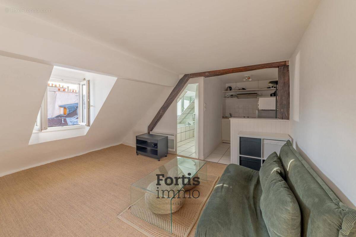 Appartement à PARIS-1E
