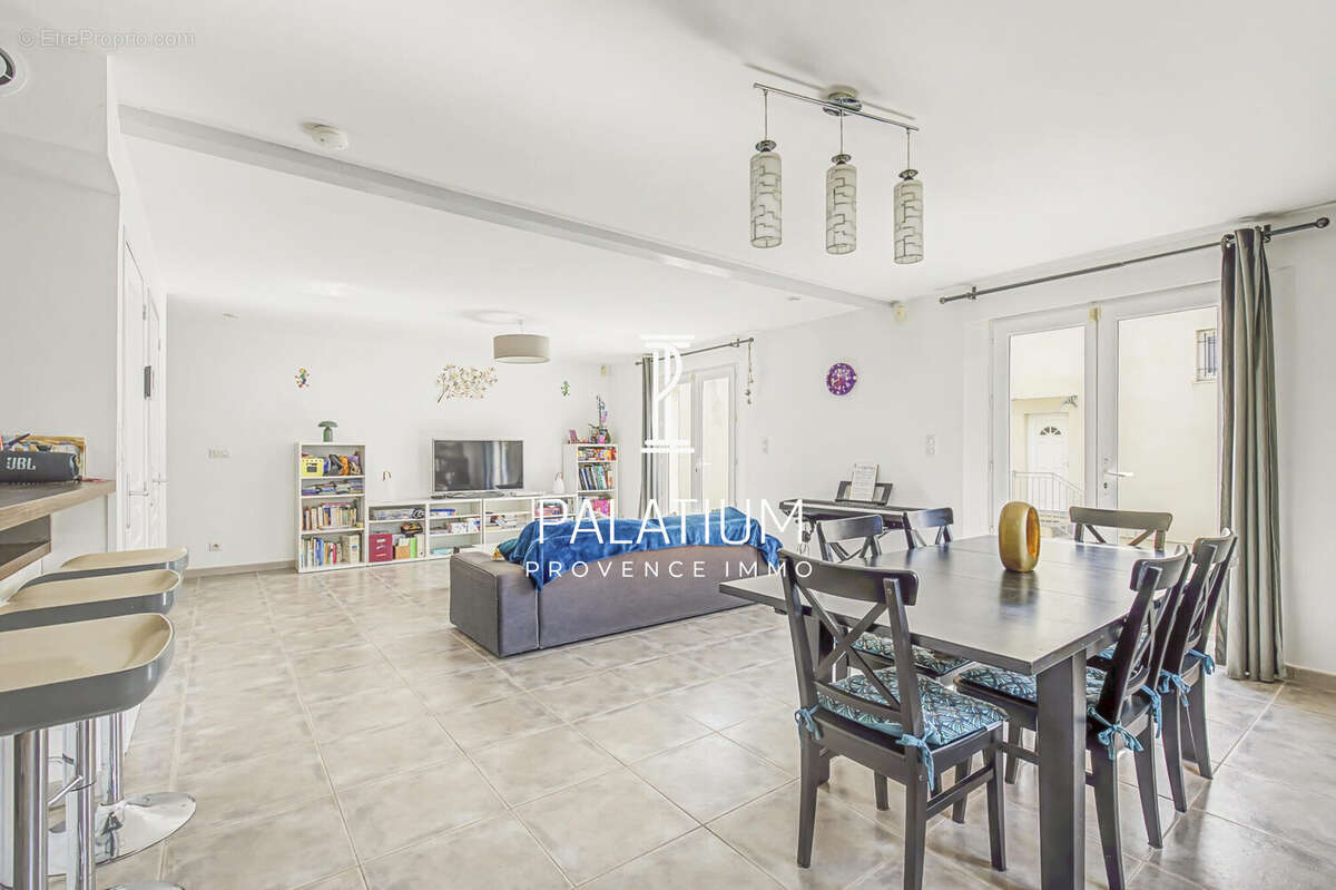 Maison à PELISSANNE