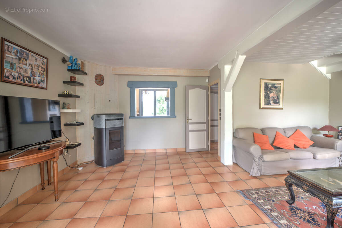 Maison à CHALLEX