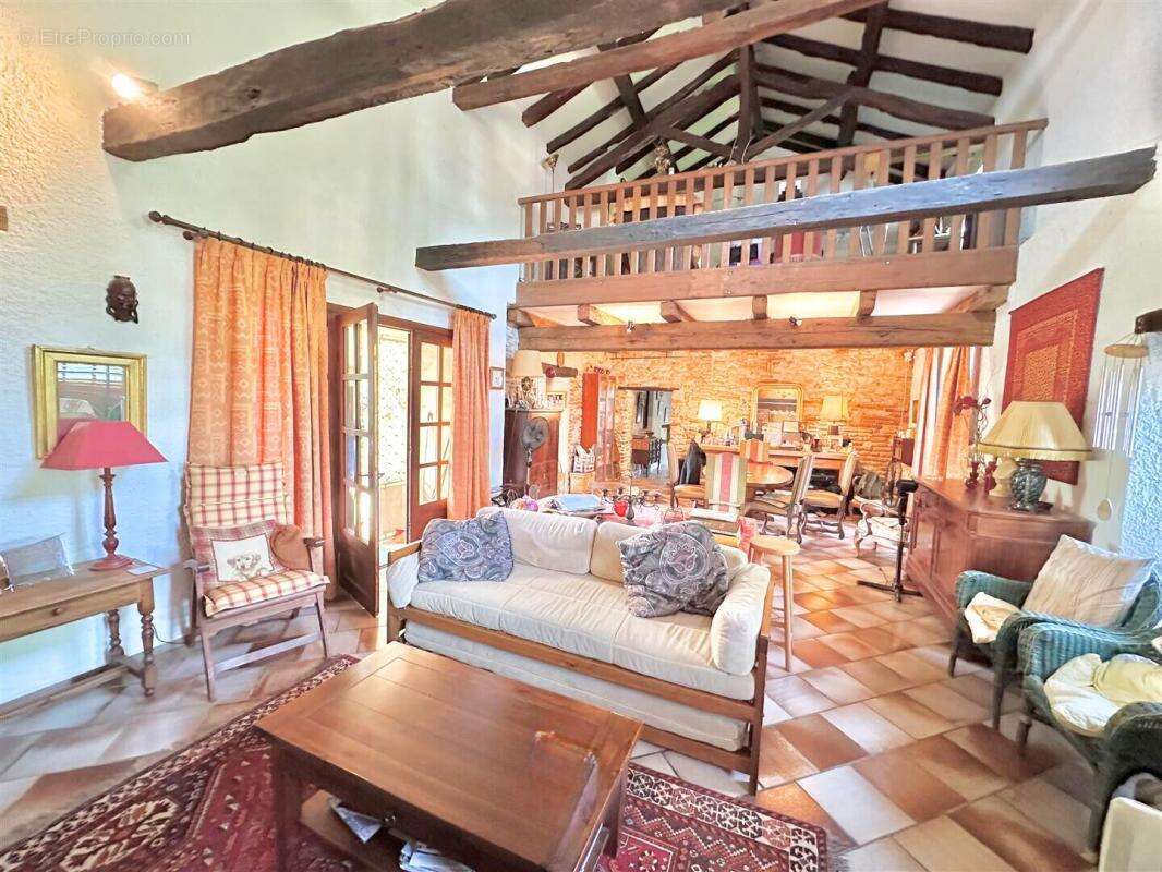 Cahors, maison 5 chambres sur près de 1400 m2 de terrain avec piscine - photo 2