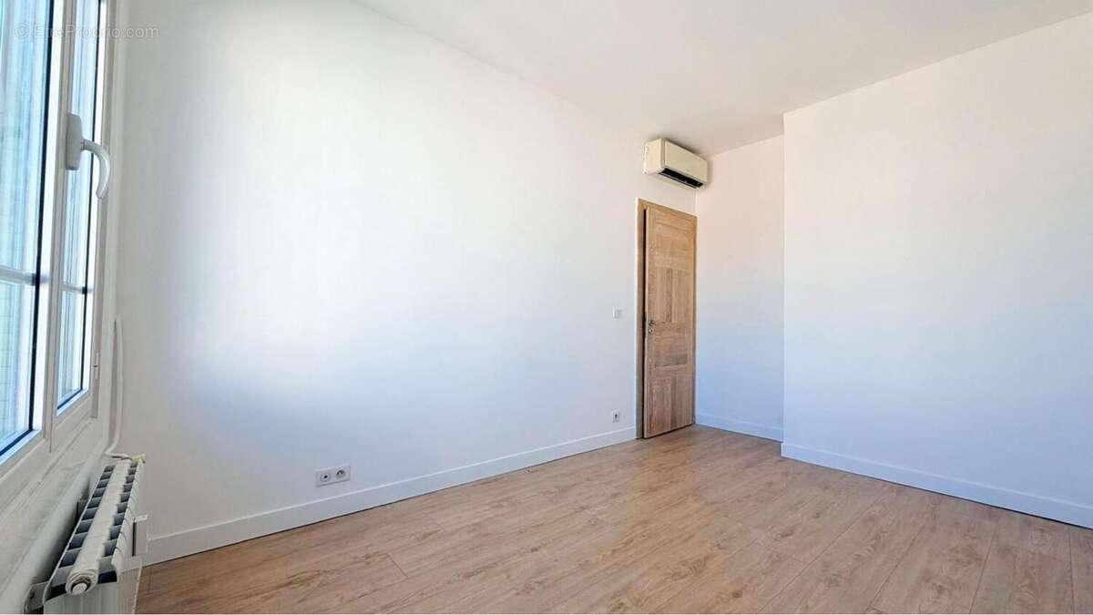   - Appartement à CANNES