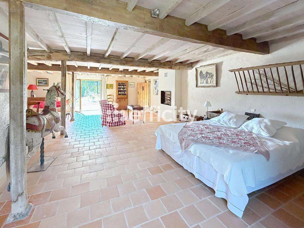 Maison 380 m² à Courpiere  - photo 7