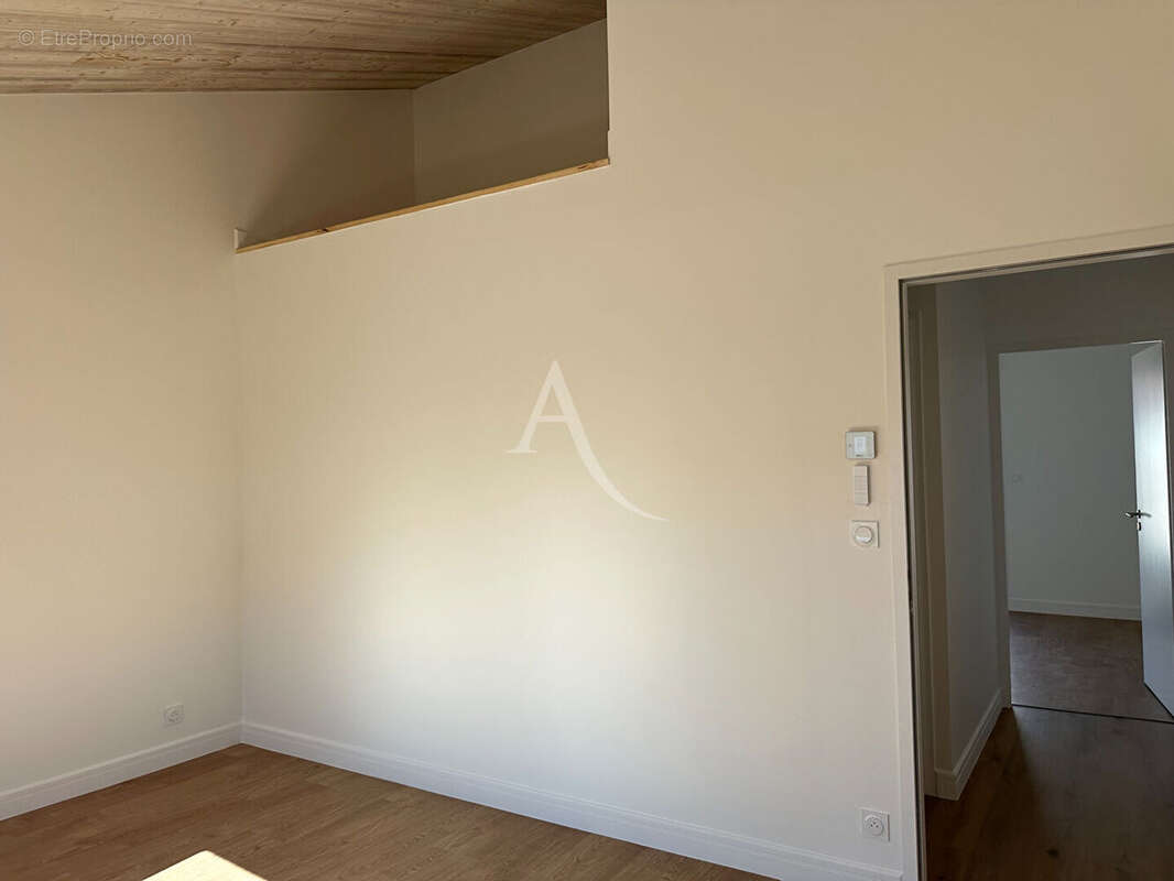 Appartement à FOURAS