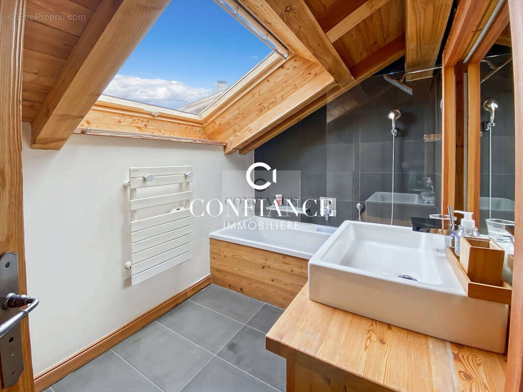 Maison 180 m² à Saint-Etienne-De-Tinee  - photo 8