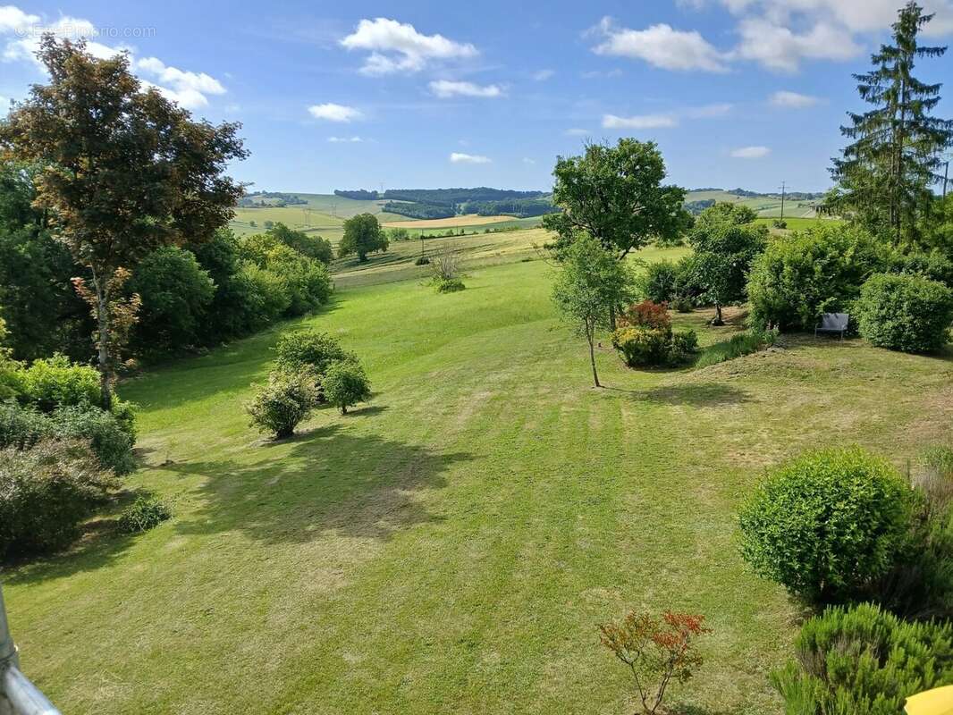 Maison à NANTEUIL-AURIAC-DE-BOURZAC
