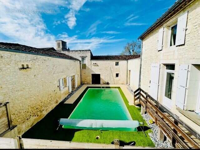 Maison à CORME-ECLUSE