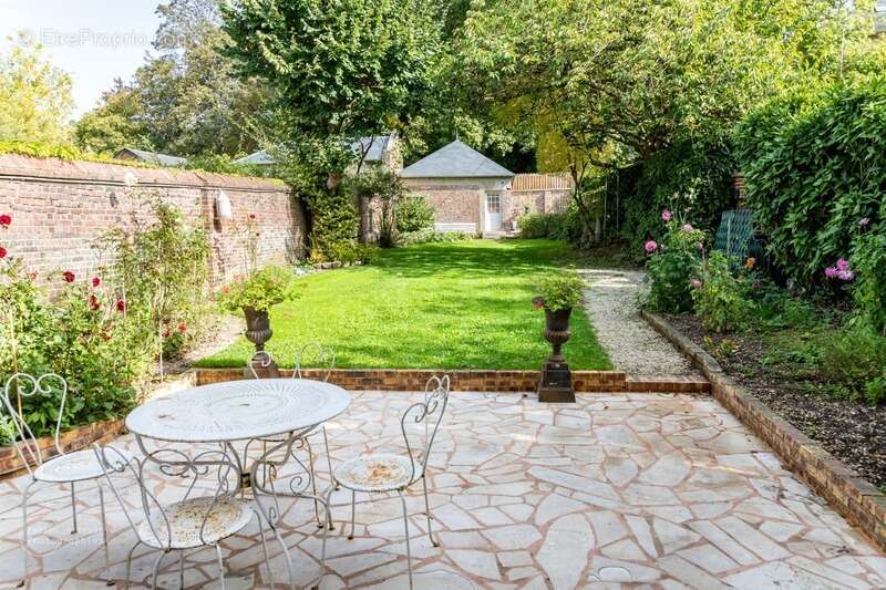 Maison bourgeoise avec jardin et garage - LISIEUX centre - photo 2