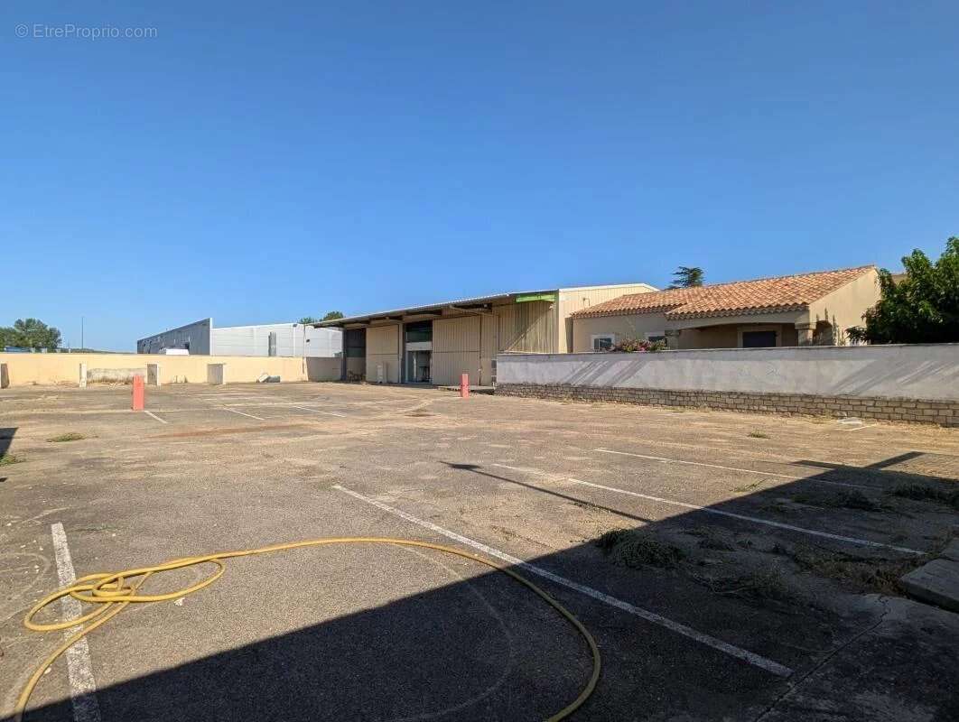 Local commercial 322m² - photo 2