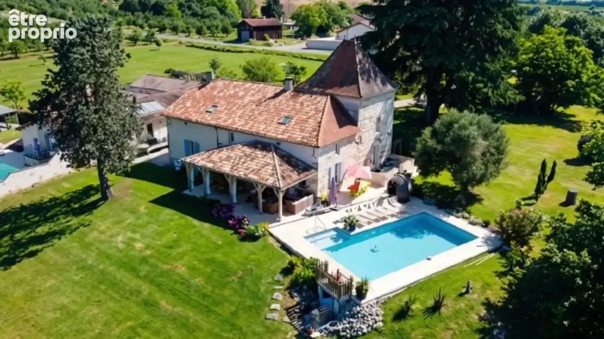 Élégant manoir avec gîtes, piscines et potentiel événementiel, à quelques pas d'une ville marchande animée - photo 24