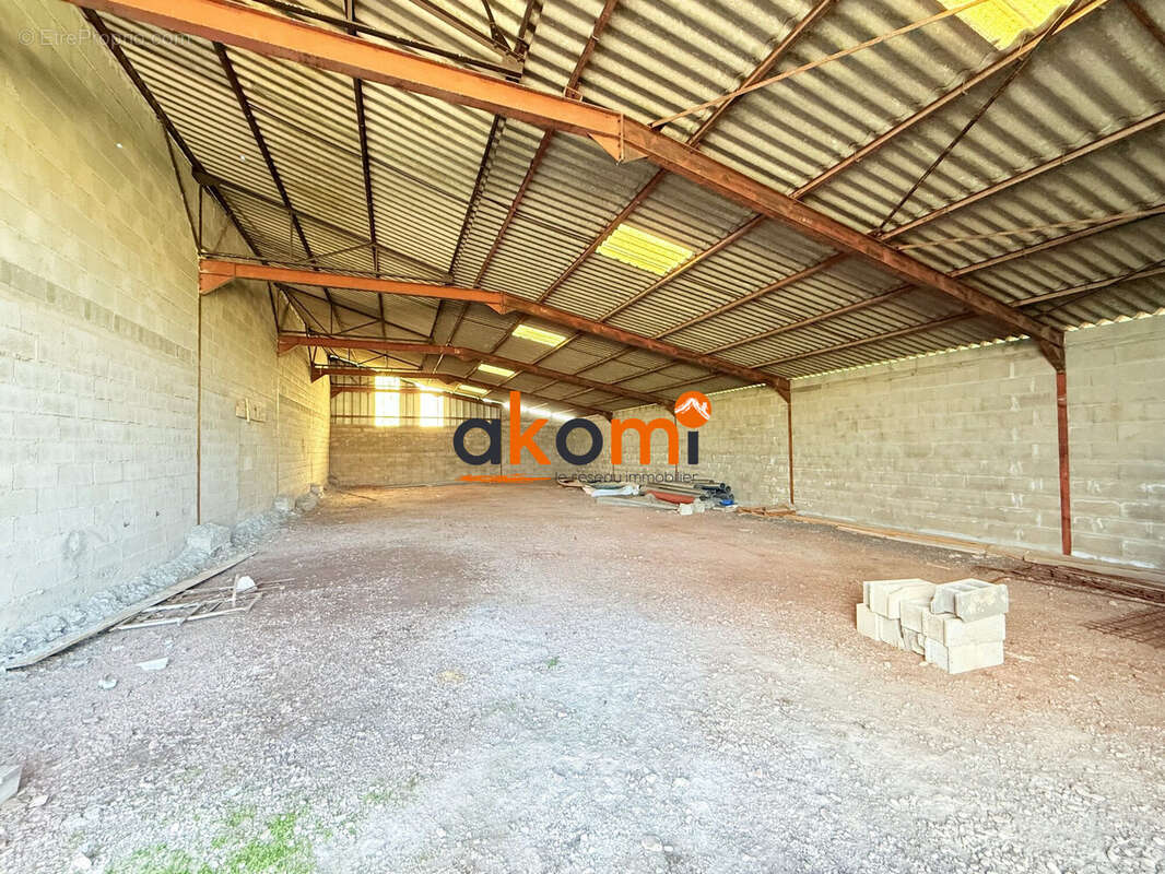 Commerce à LANEUVEVILLE-AUX-BOIS