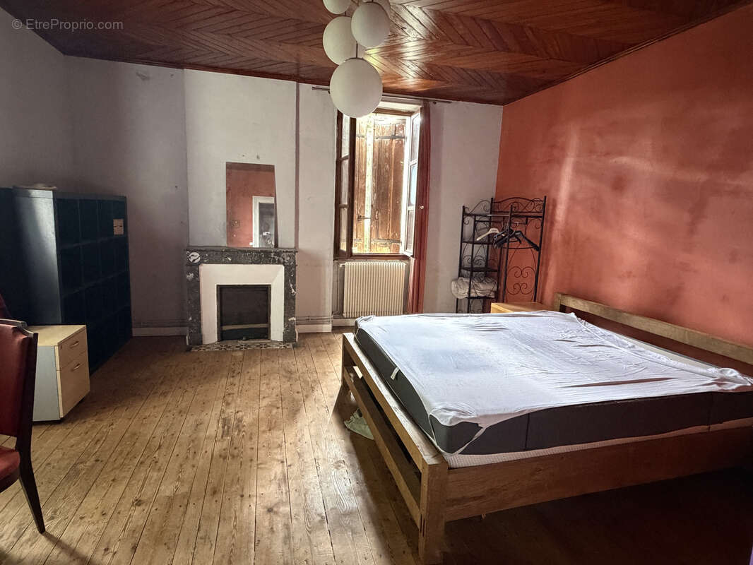 Maison en pierre de 178 m2 avec dépendances et terrain de 4 668 m2 constructible - photo 8