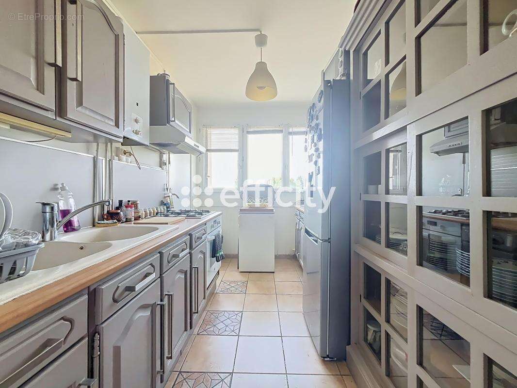 Appartement à LES PAVILLONS-SOUS-BOIS