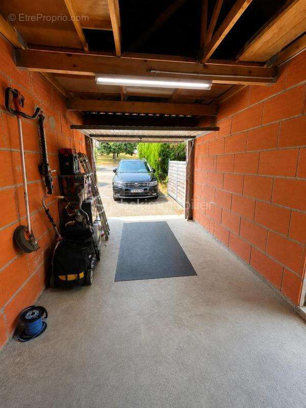 MAISON idéalement située avec beau jardin et grand garage indépendant - photo 11