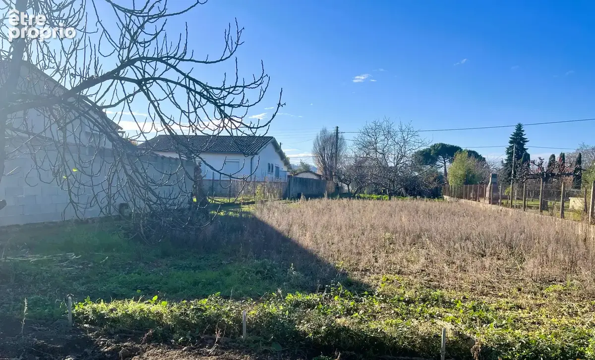 Terrain à LA TOUR-DU-CRIEU