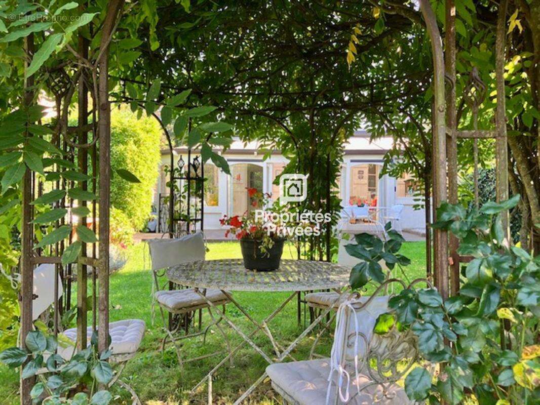 Maison à MONTFORT-L'AMAURY