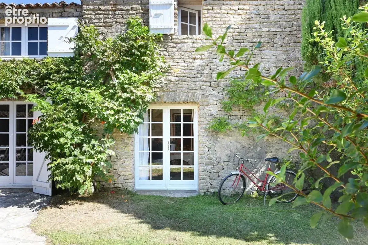 Belle propriété plein centre du village avec cours et jardin Les Portes En Re A VENDRE - photo 6
