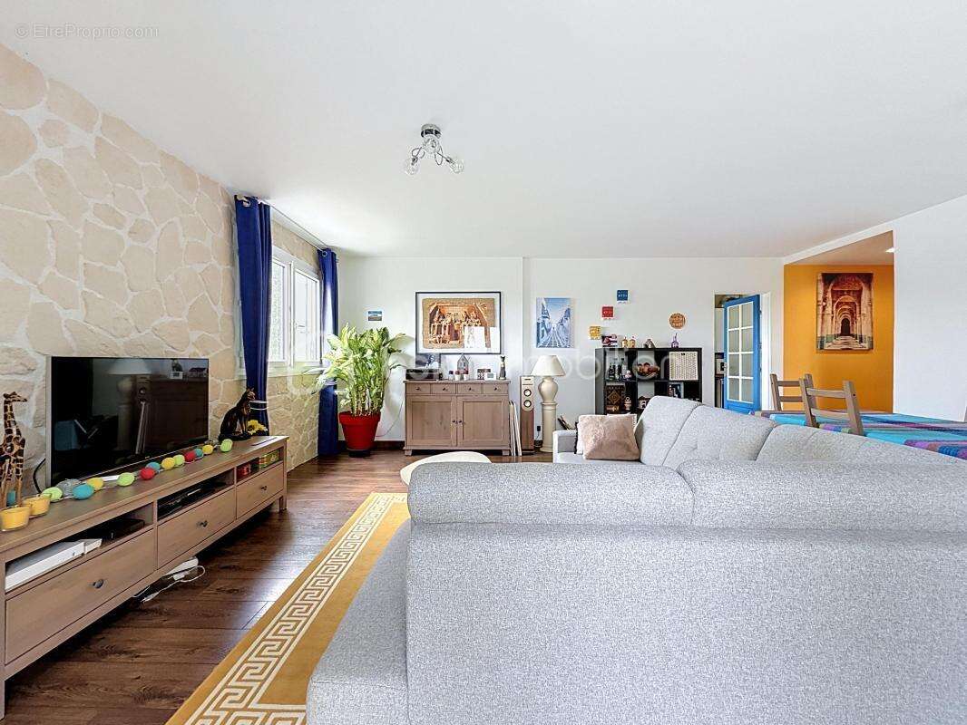 Appartement à EZANVILLE