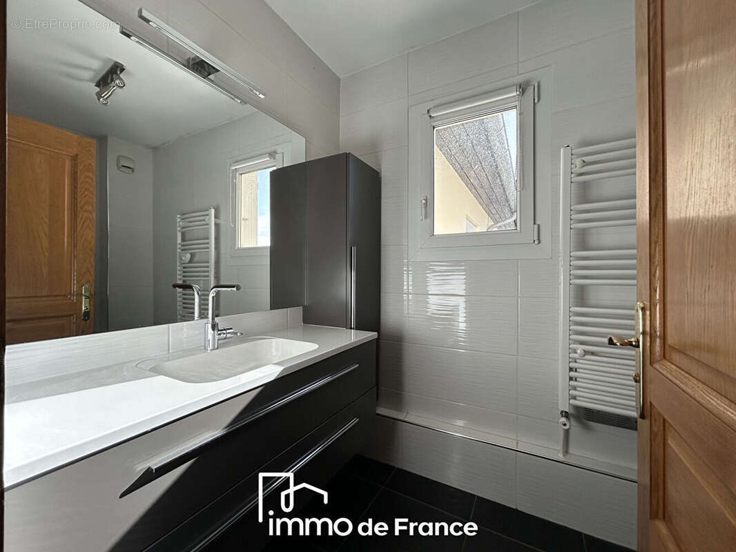 Appartement à ONET-LE-CHATEAU
