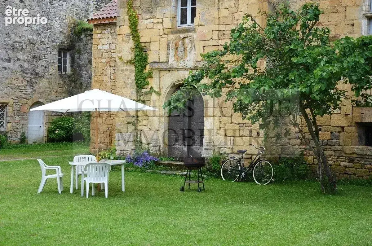  Propriété mitoyenne dans un château Médiéval du 14ème et 15eme siècles - photo 2
