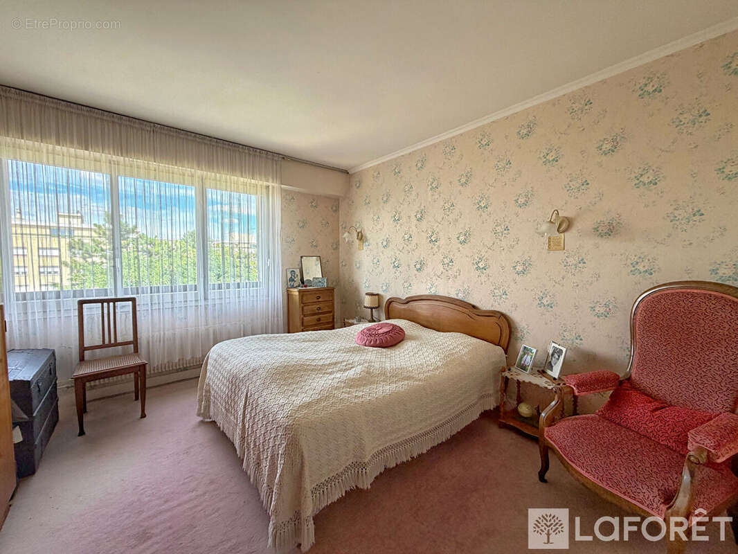 À vendre, appartement T4 avec deux balcons, box et cave - photo 9