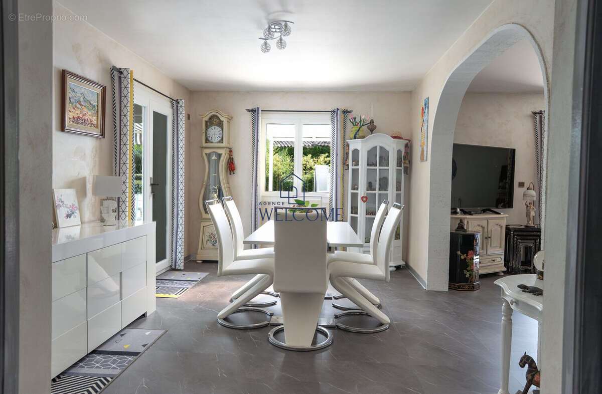 Maison à BAGNOLS-SUR-CEZE